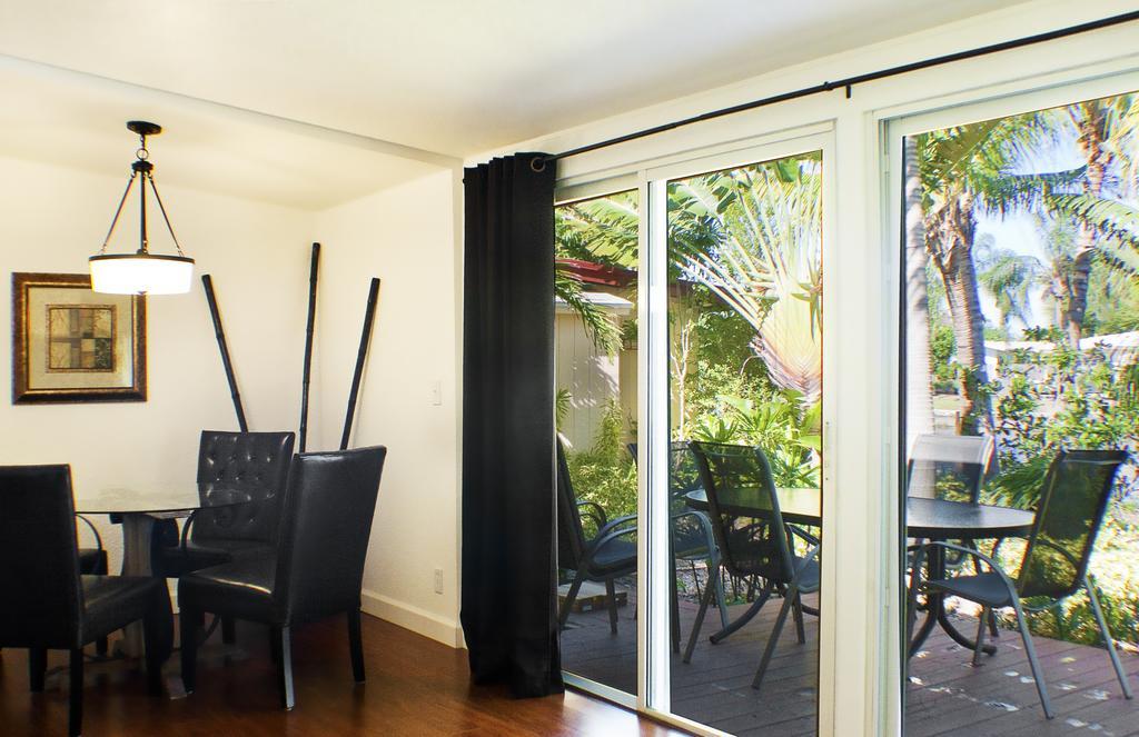 The Cabanas Guesthouse & Spa - Gay Resort Catering To Gay Men โอ๊คแลนด์พาร์ค ภายนอก รูปภาพ